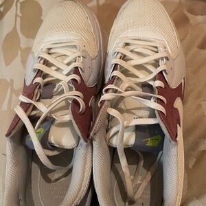 Women Nike air max excess like new only worn twice in good condition
